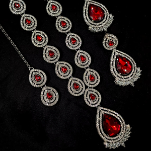 Joyería india tradicional y de moda chapado en oro y collar largo con pendiente y conjunto de collar combinado Maagtika para mujer - Product Image 1