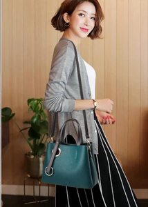 กระเป๋าโท้ทลำลองสำหรับผู้หญิงหนัง PU สีเขียวความจุขนาดใหญ่สไตล์คลาสสิกพร้อมสายสะพายแบบถอดได้ตกแต่งด้วยห่วงโลหะ - Product Image 5