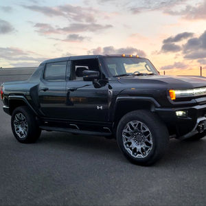 Camioneta GMC EV 3X 2024 con 1,000 HP, Tracción en las Cuatro Ruedas, Autonomía de 314 Millas, Color Negro Void, Fabricada en Emiratos Árabes Unidos - Product Image 1