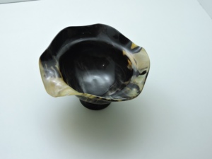 Cuenco de Cuerno Artesanal, Cuenco Decorativo de Cuerno Ultra Brillante con Diseño Floral, Bandeja para Servir Frutos Secos, Plato para Mesa de Hogar u Hotel - Product Image 3