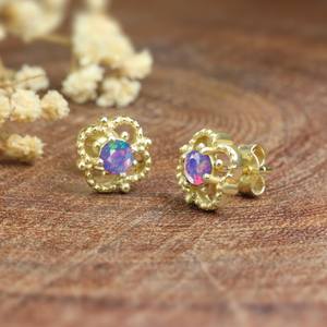 Boucles d'oreilles clous en opale de feu lavande pour femmes, argent sterling plaqué or, motif floral, opale éthiopienne, pierre de naissance d'octobre - Product Image 5