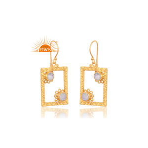 ต่างหูห้อยประดับหินพระจันทร์สีรุ้งธรรมชาติ18K ทำจากทองเหลืองออกแบบได้ตามต้องการ - Product Image 3