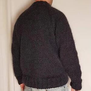 Pull en laine 100% personnalisé en gros pour hommes, col rond, anti-froissement, respirant, anti-rétrécissement, logo frontal - Product Image 2