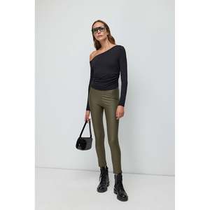 Blusa básica con escote asimétrico - Product Image 3