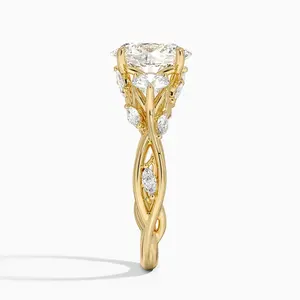 Anillo de Compromiso con Tres Diamantes de Corte Ovalado para Cualquier Fiesta, Ocasión o Función - Product Image 3