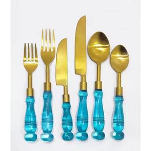 Ensemble de couverts en bois rond et résine, acier inoxydable plaqué or PVD, couteau et fourchette pour la restauration - Product Image 6