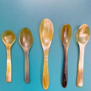 Cuchara de cuerno hecha a mano rústica duradera elegante y única por Crescent Crafts - Product Image 1