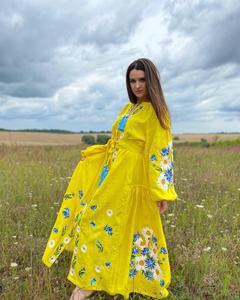 Robe brodée ukrainienne élégante et moderne de style unique Cadeau original pour femme Robe longue en lin incroyablement douce pour les vacances - Product Image 3