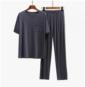 Conjunto de verano de dos piezas informal personalizable a la moda para hombre, camiseta de manga corta con cuello de Color sólido, traje de pantalón transpirable - Product Image 1