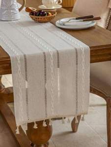Chemins de table en lin ornés de motifs floraux avec broderie élaborée, faits à la main et personnalisables pour des centres de table élégants - Product Image 3