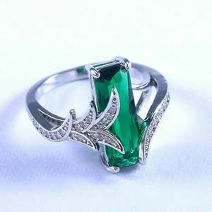 Anillo de plata 925 para mujer de calidad AAA+, corte ovalado, esmeralda, anillo de boda a la moda, tamaño 6 Cus-Jew19 - Product Image 1