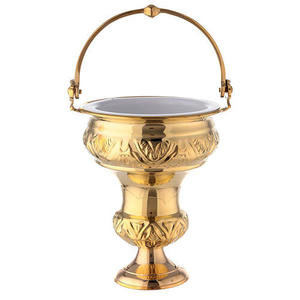 Seau à eau en métal avec arroseur Finition polonaise brillante Forme ronde Design floral en relief Meilleure qualité pour religieux - Product Image 3