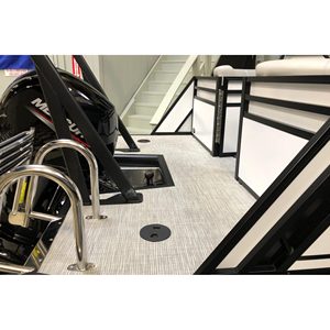 Bateau ponton Viaggio V22U 2026, coque en fibre de verre, moteur Mercury 150 XL quatre temps - Product Image 5