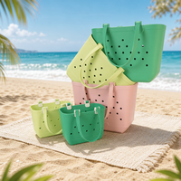 Sac de plage en EVA personnalisé avec logo, grand sac fourre-tout en EVA pour femme avec breloques, sac à main en caoutchouc silicone pour l'été et la piscine