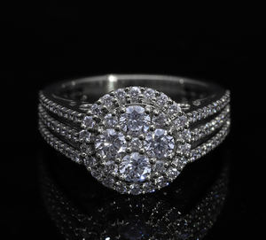 แหวนทองคำ 14K ชุบโรเดียม ดีไซน์หรูหรา ประดับเพชรแท้ทรงคลัสเตอร์ ดีไซน์วงแหวนสามชั้น ประกายระยิบระยับ - Product Image 4