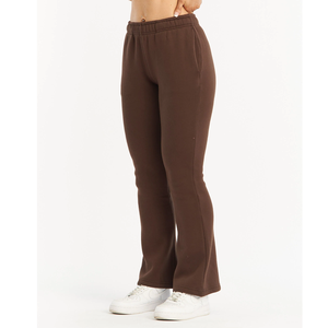 Pantalon de survêtement doux et respirant pour femme avec conception évasée à jambe droite large et technique de lavage à l'avant plat - Product Image 2