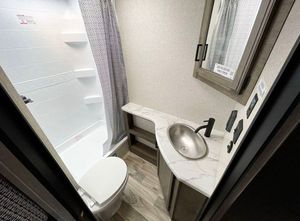 Nuevo vehículo de remolque de caravana en forma de lágrima de viaje de lujo personalizado, vehículo de remolque todoterreno a la venta, precios baratos, acero inoxidable, Europa, EE. UU. - Product Image 5