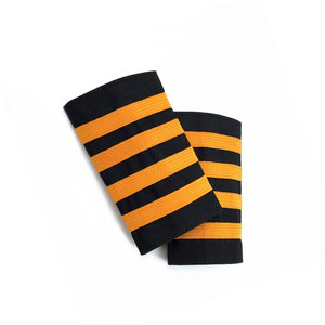 QUICK WAY INDUSTRIES OEM - Epaulettes de Alta Calidad Personalizadas para Uniformes Profesionales de Capitán, Color Naranja y Negro, con una Sola Correa - Product Image 1