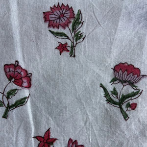 Tela de Algodón Estampada a Mano con Diseño Floral Pequeño Blanco, Estilo Indo-Europeo Minimalista - Product Image 2