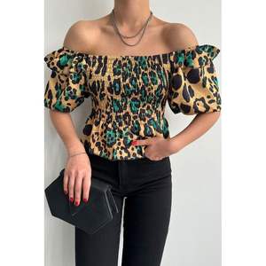 เสื้อผู้หญิงคอวีสีเขียวมรกตยี่ห้อ Topshow ขายส่งเสื้อเชิ้ตลายเสือดาว - Product Image 5