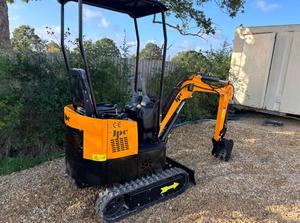 LIVRAISON GRATUITE Mini-excavatrice JPC H12 12 CV avec cabine ouverte, lame de bulldozer avant, bras oscillant, homologuée EPA CE, pouce hydraulique auxiliaire - Product Image 2