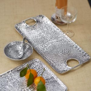 Bandeja de chocolate de metal con aspecto plateado de diseñador utilizada para exhibir chocolates en ambientes de fiesta elegantes - Product Image 3