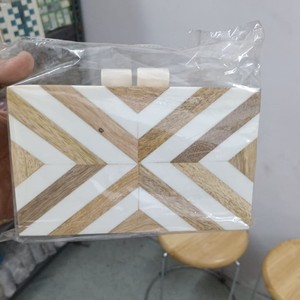 Bolsos de mano de resina para mujer con botones de perlas bellamente adornados, monederos de diamantes para tiendas de reventa de accesorios de moda - Product Image 4