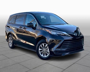 Toyota Sienna LE FWD 2024 Usada - con Bajo Kilometraje - Product Image 3