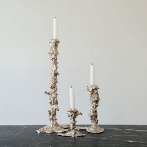 Bougeoir en métal doré avec une brillance élégante et des bras en spirale pour les tables de salle à manger ou les réceptions de mariage - Product Image 6