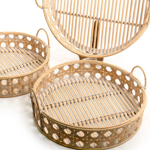 Bandeja redonda decorativa de ratán con intrincado patrón tejido a mano, perfecta para la decoración del hogar, servir y entretener a los invitados - Product Image 6