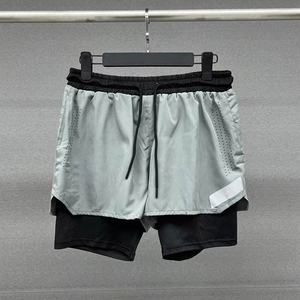 กางเกงขาสั้นออกกำลังกายผู้ชายแบบ 2 in 1 ระบายอากาศได้ดี ผ้าสองชั้น มีกระเป๋า แห้งเร็ว เหมาะสำหรับวิ่ง ฟิตเนส เล่นกีฬา และออกกำลังกายในยิม - Product Image 3