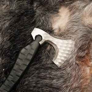 Hacha de Batalla Estilo Vikingo de Acero con Alto Contenido de Carbono, Hecha a Mano, de Grado Industrial para Exteriores, con Mango de Madera para Acampar, con Funda - Product Image 3