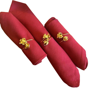 Lot de 2 ronds de serviette en métal en forme de fleur dorée moderne de 2.5 pouces pour décoration de fête par Trusted Manufacturer - Product Image 1