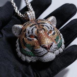 Colgante de Cabeza de Tigre con Incrustaciones de Diamantes de Imitación Multicolores para Hombre |   Joyería de Lujo Chapada en Oro de 18K, Estilo Hip Hop - Product Image 6