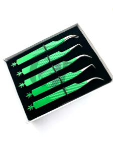 Meilleures pinces à extensions de cils incurvées en acier inoxydable, revêtement en poudre vert Kelly, design à découpe d'arbre à 90 degrés, poignée diamantée - Product Image 4