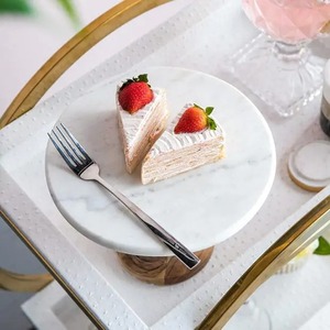 Support à gâteau de luxe en marbre blanc avec base en bois d'acacia, vaisselle pour fêtes, événements et service à domicile de gâteaux, cupcakes et apéritifs - Product Image 3