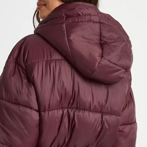 Veste matelassée pour femme en tissu nylon avec logo personnalisé, OEM, haute qualité, capuche, chaude, hiver, grande taille, fermeture éclair intégrale, veste gonflée d'extérieur - Product Image 2