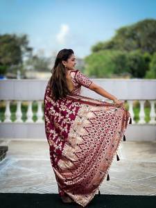 Nouveau lancement : Sari tendance et léger + Blouse en tissu coton-soie, riche travail Meenakari sur le pallu, tenue décontractée, extensible et infroissable - Product Image 2