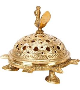 Quemador de incienso de latón artesanal con detalles artísticos para un mejor enfoque de meditación quemador de incienso de latón con acabado pulido dorado - Product Image 1