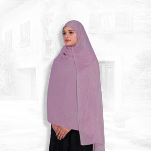 Hiyab de Chifón Transparente con Detalles Minimalistas de Pedrería, Acabado Suave y Brillante, Ideal para Invierno, Transpirable y Agradable al Tacto para un Estilo Modesto y Refinado - Product Image 3