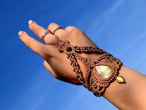 Bracelet d'amitié en macramé vintage fait à la main, forme pyramidale, plaqué or, fils multicolores, serti de pierres, cadeaux IGI HARI OM CREATIONS - Product Image 6