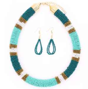 Collier moderne unique en résine et coquillages avec des feuilles, style chrétien tendance, pour les occasions de fête et de mariage des femmes - Product Image 5