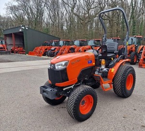 Tracteur Kubota à quatre roues motrices de haute qualité, tracteur hydrostatique Kubota B2261H avec moteur diesel 4 cylindres, tracteur compact - Product Image 1