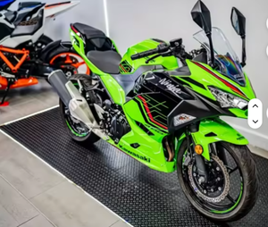 Motocicleta deportiva nueva de la edición 400 ABS KRT de 399cc. - Product Image 1