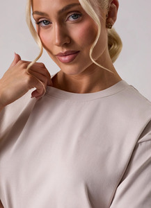 Venta al por mayor de camisas holgadas para mujer OEM logotipo personalizado Baige mujeres camiseta de gran tamaño de alta calidad suave 100% algodón camiseta para niñas - Product Image 3