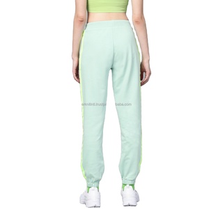 Pantalon de survêtement vert uni slim pour femme – Confortable, décontracté, idéal pour le sport et les loisirs – Vente en gros de pantalons et de joggings pour femme - Product Image 3