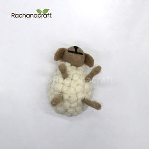 Juguete de oveja de fieltro ecológico hecho a mano de Nepal, juguete clásico de lana para niños de 5 a 7 años - Product Image 4