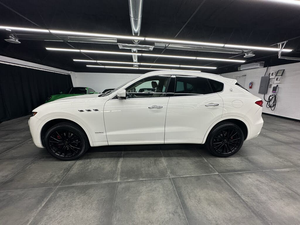 MASERATI LEVANTE GRANLUSSO 2020 USADO EN BUEN ESTADO, VOLANTE A LA IZQUIERDA/DERECHA - Product Image 4