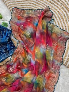 Saree en soie Rangoli de qualité supérieure avec broderie Butta de 3mm et contraste de bordure lourde Style Aarco avec chemisier en velours - Product Image 4