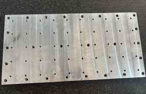 Placa de fundición a presión hecha de aluminio Producto de metal de alta calidad - Product Image 3